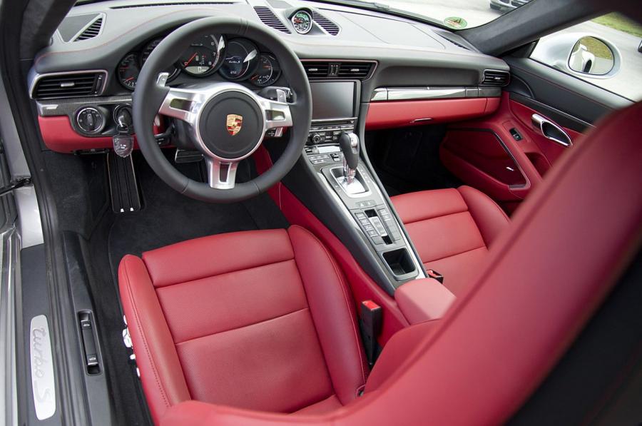  Porsche 911 Turbo S 2014 года  (фото 12 из 33)
